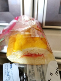 「Pasco おいしいシューロール いちごのチーズケーキ 袋1個」のクチコミ画像 by レビュアーさん