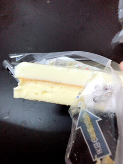 「セブン-イレブン 2層仕立てのレア＆ベイクドチーズケーキ」のクチコミ画像 by はなっコさん