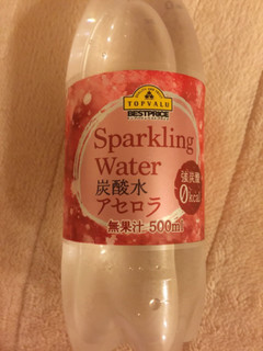 「トップバリュ ベストプライス Sparkling Water 炭酸水 アセロラ ペット500ml」のクチコミ画像 by 好物は栗さん