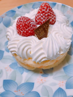 「ローソン Uchi Cafe’ SWEETS 苺のミニホールケーキ」のクチコミ画像 by オタチーヌさん
