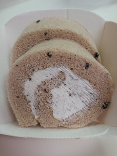 「モンテール 小さな洋菓子店 HERSHEY’S クッキー＆クリームロール 袋2個」のクチコミ画像 by SANAさん