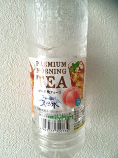 「サントリー 天然水 PREMIUM MORNING TEA 白桃 ペット550ml」のクチコミ画像 by カルーアさん
