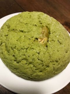 「ローソン 抹茶のメロンパン ホワイトチョコ入 宇治抹茶使用」のクチコミ画像 by あっちゅんちゃんさん