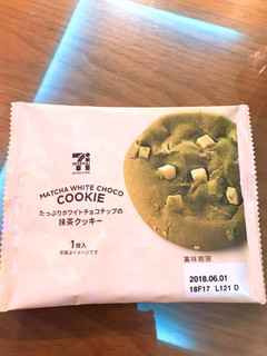 「セブンカフェ たっぷりホワイトチョコチップの抹茶クッキー 袋1枚」のクチコミ画像 by レビュアーさん