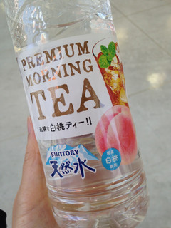 「サントリー 天然水 PREMIUM MORNING TEA 白桃 ペット550ml」のクチコミ画像 by green_appleさん