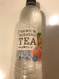 「サントリー 天然水 PREMIUM MORNING TEA 白桃 ペット550ml」のクチコミ画像 by ちぴちぴさん