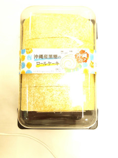 「ドンレミー 沖縄県産黒糖のロールケーキ」のクチコミ画像 by いちごみるうさん