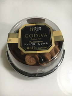「ローソン Uchi Cafe’ SWEETS × GODIVA ショコラロールケーキ」のクチコミ画像 by はなまるこさん