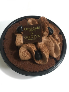「ローソン Uchi Cafe’ SWEETS × GODIVA ショコラロールケーキ」のクチコミ画像 by はなまるこさん