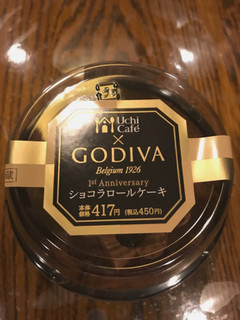 「ローソン Uchi Cafe’ SWEETS × GODIVA ショコラロールケーキ」のクチコミ画像 by ちぴちぴさん