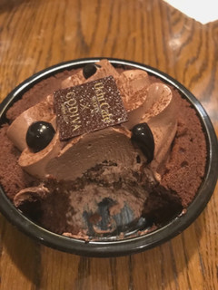 「ローソン Uchi Cafe’ SWEETS × GODIVA ショコラロールケーキ」のクチコミ画像 by ちぴちぴさん