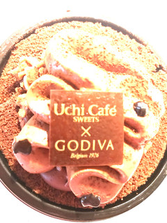 「ローソン Uchi Cafe’ SWEETS × GODIVA ショコラロールケーキ」のクチコミ画像 by ほっつんさん