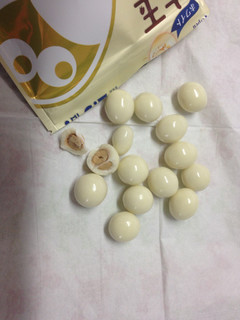 「森永製菓 大玉チョコボール ピーナッツ ホワイト 袋56g」のクチコミ画像 by めーぐーさん