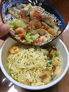 「トップバリュ World Dining アヒージョヌードル FIDEOS AL AJILLO カップ65g」のクチコミ画像 by いあんさん