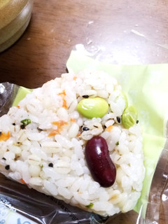 「セブン-イレブン 7種具材の豆ごはん」のクチコミ画像 by みゅー14さん
