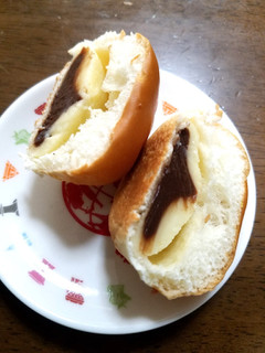 「ヤマザキ 薄皮 チョコクリーム＆バナナクリームパン 袋5個」のクチコミ画像 by みゅー14さん