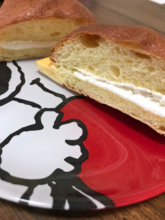 「セブンプレミアム ホイップクリームが入ったブールパン 袋1個」のクチコミ画像 by あっちゅんちゃんさん