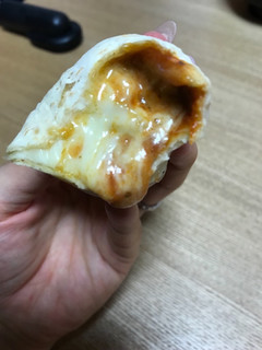 「セブン-イレブン ブリトー2種チーズのマルゲリータ」のクチコミ画像 by あっちゅんちゃんさん