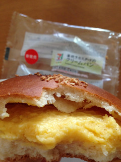 「セブンプレミアム 釜炊きカスタードのクリームパン 袋1個」のクチコミ画像 by ぷりん姫さん