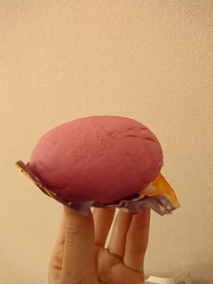 「ローソン 紫芋と安納芋の2色まん」のクチコミ画像 by いちごみるうさん