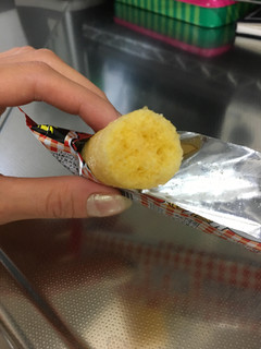 「やおきん うまい棒シナモンアップルパイ味 袋1個」のクチコミ画像 by 7373さん