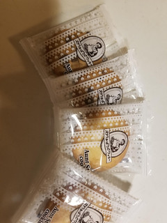 「森永製菓 ステラおばさんのマカダミアナッツクッキー 箱4枚」のクチコミ画像 by リぃさんさん