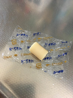 「なとり おつまみチーズ シーチキン風味 袋52g」のクチコミ画像 by 7373さん