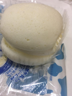 「ヤマザキ クリームを味わう生乳入りホイップクリームのスフレケーキ 袋1個」のクチコミ画像 by カルーアさん