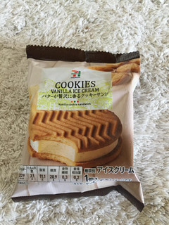 「セブンプレミアム バターが贅沢に香るクッキーサンド 袋1個」のクチコミ画像 by スイーツマニアななさん