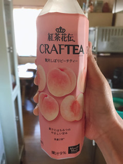 「コカ・コーラ 紅茶花伝 クラフティー 贅沢しぼりピーチティー ペット410ml」のクチコミ画像 by えびのひとさん