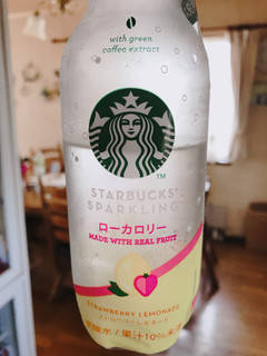 「スターバックス スパークリング ストロベリーレモネード ローカロリー ペット390ml」のクチコミ画像 by えびのひとさん