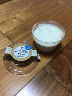 「ローソン Uchi Cafe’ SWEETS プレミアムロールケーキのクリーム」のクチコミ画像 by レビュアーさん
