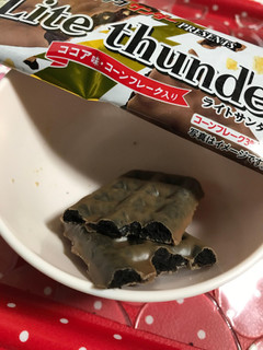 「有楽製菓 ブラックサンダーPRESENTS ライトサンダー ココア味 袋1枚」のクチコミ画像 by ポロリさん