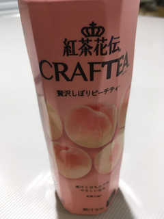 「コカ・コーラ 紅茶花伝 クラフティー 贅沢しぼりピーチティー ペット410ml」のクチコミ画像 by カルーアさん