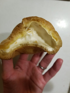 「モンテール 小さな洋菓子店 カマンベールチーズのシュークリーム 袋1個」のクチコミ画像 by リぃさんさん