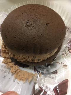 「ヤマザキ クリームを味わう生チョコクリームのスフレケーキ 袋1個」のクチコミ画像 by カルーアさん