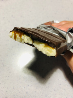 「森永製菓 板チョコがおいしいアイス ティラミス」のクチコミ画像 by ばけがくさん
