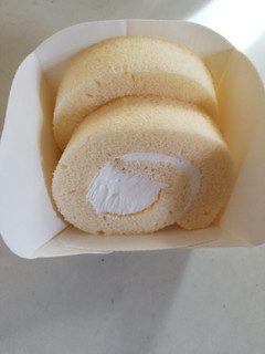「モンテール 小さな洋菓子店 カマンベールチーズの手巻きロール 袋2個」のクチコミ画像 by リぃさんさん