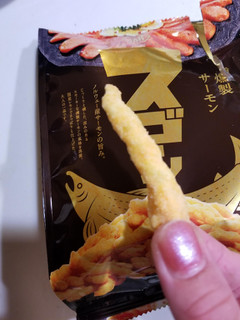 「湖池屋 スゴーン 燻製サーモン 袋60g」のクチコミ画像 by リぃさんさん