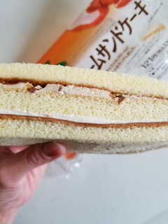 「ヤマザキ キャラメルクリームサンドケーキ 袋1個」のクチコミ画像 by リぃさんさん