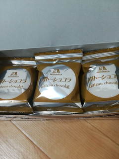 「森永製菓 ガトーショコラ 冬のホワイトミルク 箱6個」のクチコミ画像 by maki01さん
