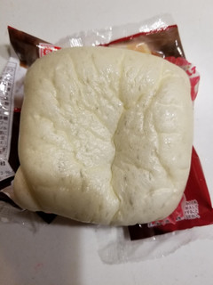 「ヤマザキ ふんわり包 チーズハンバーグ デミグラスソース 袋1個」のクチコミ画像 by リぃさんさん
