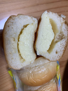 「ヤマザキ 薄皮 レアチーズクリームパン 袋5個」のクチコミ画像 by いあんさん