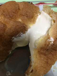 「モンテール 小さな洋菓子店 苺ショートケーキのシュークリーム 袋1個」のクチコミ画像 by よっちゃんいかさん