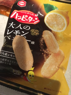 「亀田製菓 ハッピーターン 大人のレモンペッパー味 袋30g」のクチコミ画像 by カルーアさん