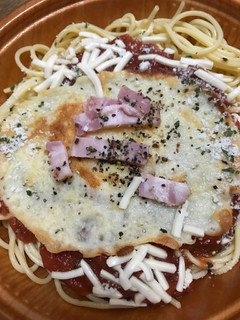 「ファミリーマート 焼きチーズと完熟トマトソースのパスタ」のクチコミ画像 by ピンクねこさん