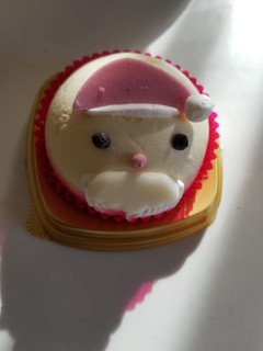 「セブン-イレブン サンタさんケーキ バニラ＆いちごクリーム」のクチコミ画像 by リぃさんさん