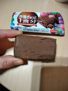 「江崎グリコ バランスオン miniケーキ チョコブラウニー 袋23g」のクチコミ画像 by まめぱんださん