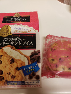 「森永製菓 ステラおばさんのクッキーサンドアイス チョコチップクッキー 箱1個」のクチコミ画像 by haruuuさん