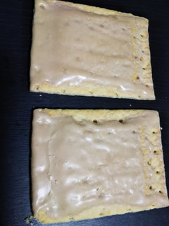 「Kellogg Pop‐Tarts Frosted Brown Sugar Cinnamon 袋2個」のクチコミ画像 by レビュアーさん